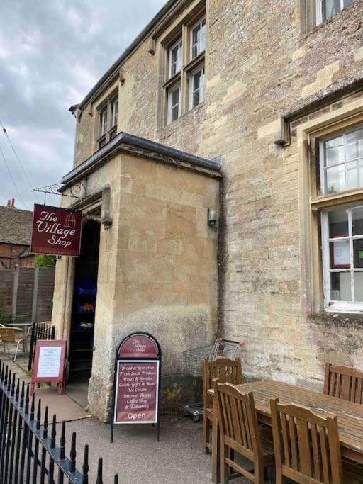 Larks Leaze Lodge, Steeple Ashton, Wiltshire Trowbridge Ngoại thất bức ảnh