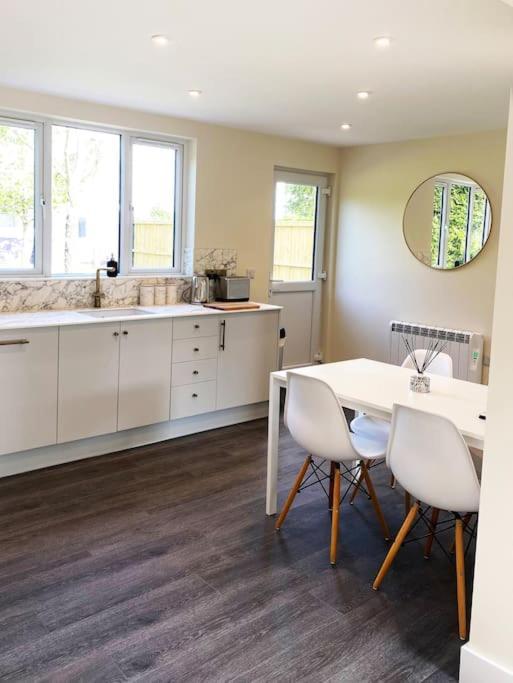 Larks Leaze Lodge, Steeple Ashton, Wiltshire Trowbridge Ngoại thất bức ảnh
