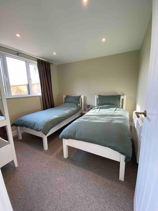 Larks Leaze Lodge, Steeple Ashton, Wiltshire Trowbridge Ngoại thất bức ảnh