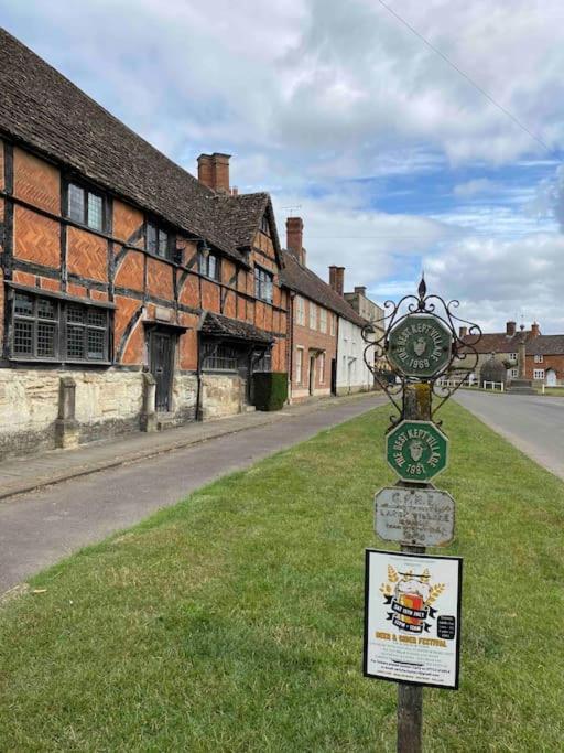 Larks Leaze Lodge, Steeple Ashton, Wiltshire Trowbridge Ngoại thất bức ảnh
