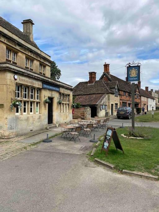 Larks Leaze Lodge, Steeple Ashton, Wiltshire Trowbridge Ngoại thất bức ảnh