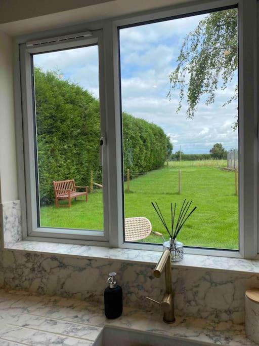 Larks Leaze Lodge, Steeple Ashton, Wiltshire Trowbridge Ngoại thất bức ảnh